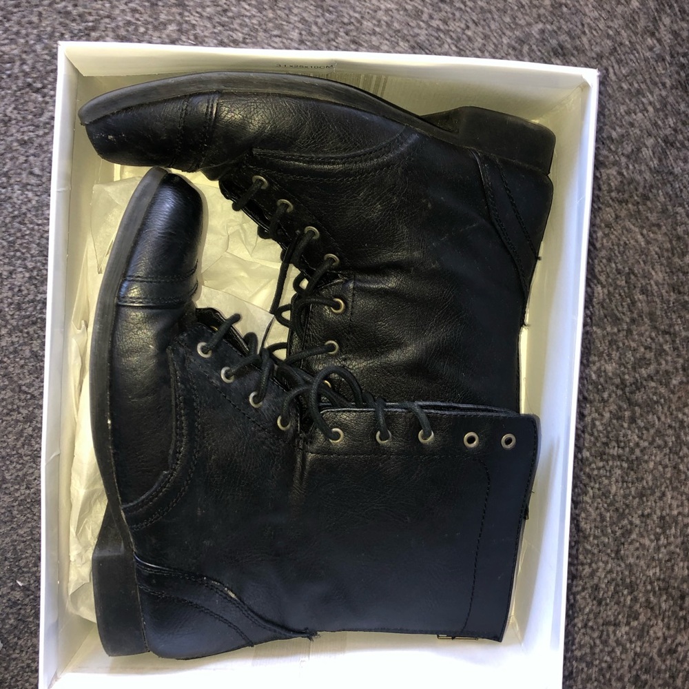 Steve Madden combat boot